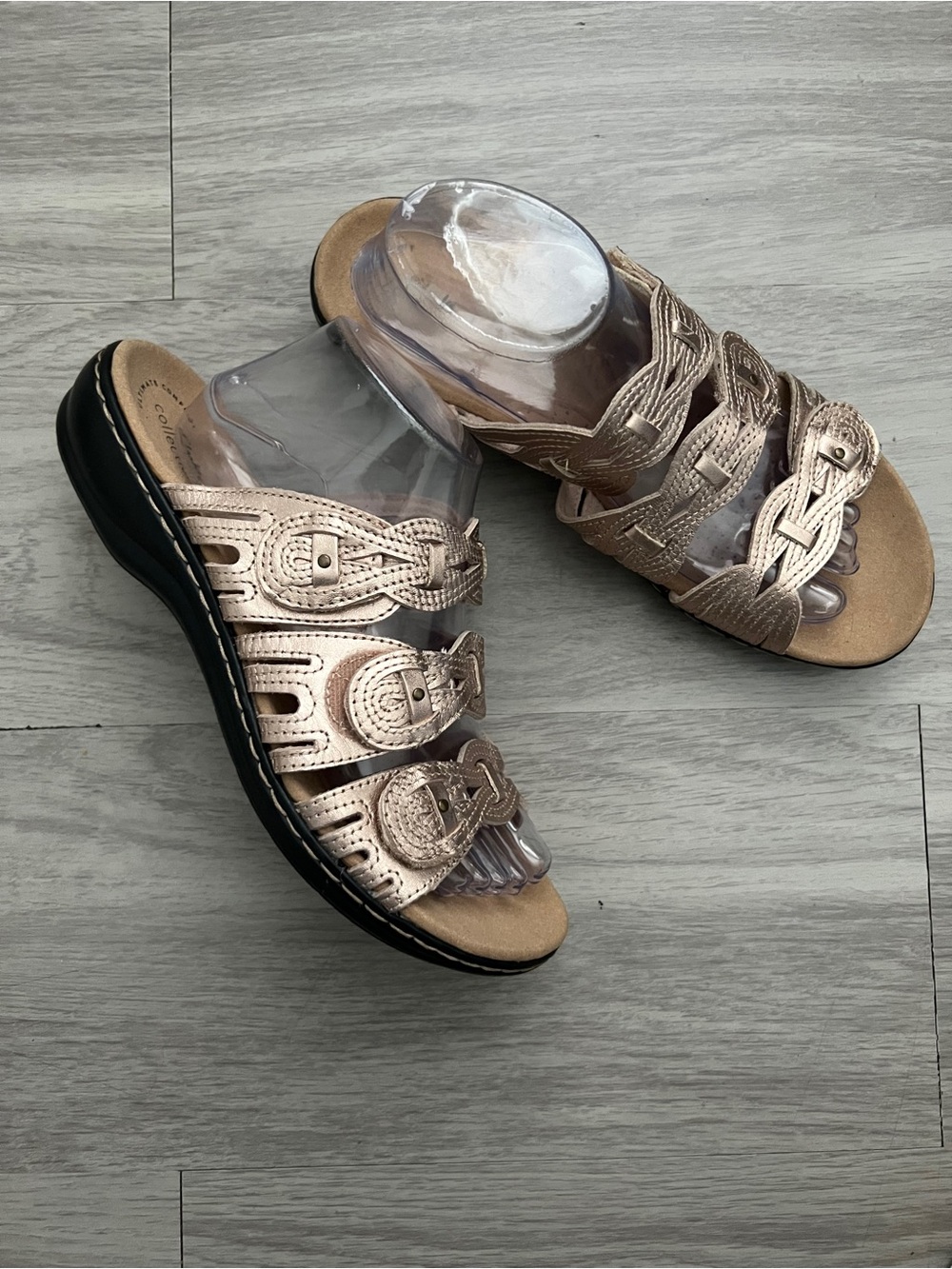 Clarks Collection Metallic Rose Gold Comfort Sandals Women’s Size 9